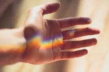 Regenbogen Hand