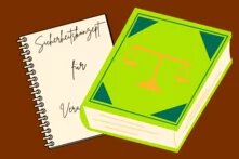 Auf einem Tisch liegt ein Gesetzbuch und ein Sicherheitskonzept für Veranstaltungen