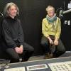 Lea Hinze (links) und Maria Wahle im Studio von Radio F.R.E.I. in Erfurt 
